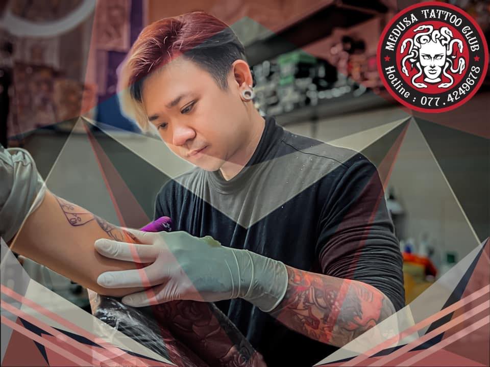 Medusa Tattoo Club VN - Medusa Tattoo Club VN là điểm đến mới của những người muốn trang trí cho bản thân một hình xăm đầy ý nghĩa. Với đội ngũ nghệ sĩ tài năng, chúng tôi cam kết sẽ giúp bạn có một trải nghiệm tuyệt vời mỗi lần đến với chúng tôi. Hãy đến và tìm hiểu về các bộ sưu tập hình xăm độc đáo của chúng tôi!